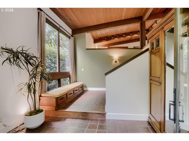 2929 GLEN EAGLES Rd, Lake Oswego, OR 97034