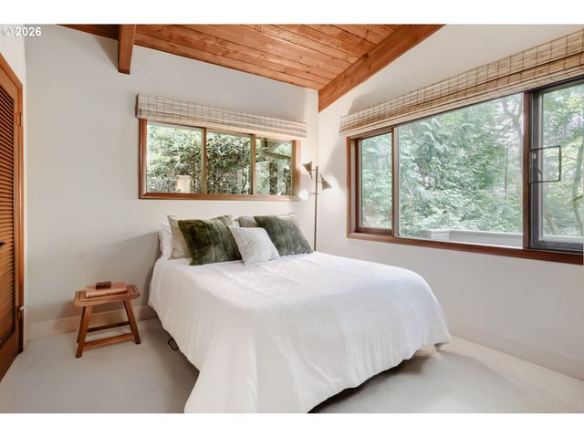 2929 GLEN EAGLES Rd, Lake Oswego, OR 97034
