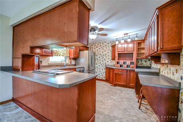 2016 E Oak Tree Drive, Kettering, OH 45440