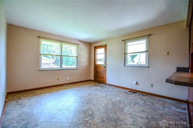 2016 E Oak Tree Drive, Kettering, OH 45440