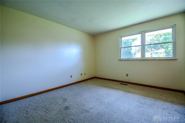 2016 E Oak Tree Drive, Kettering, OH 45440