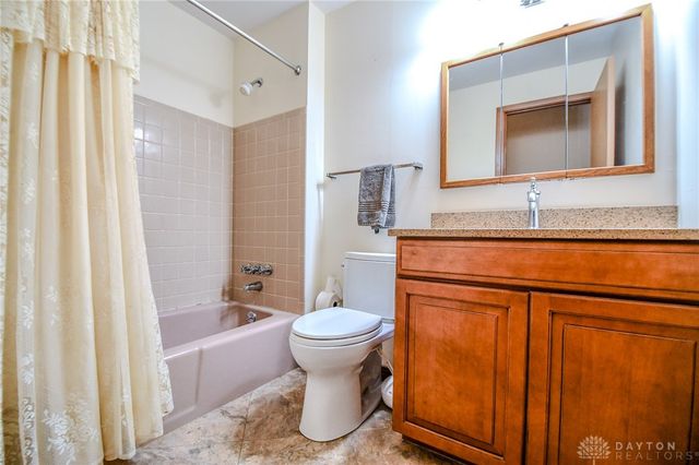2016 E Oak Tree Drive, Kettering, OH 45440