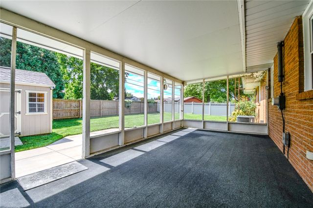 2016 E Oak Tree Drive, Kettering, OH 45440