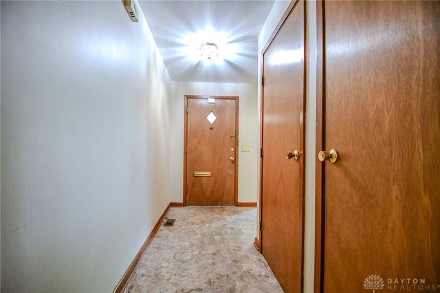2016 E Oak Tree Drive, Kettering, OH 45440