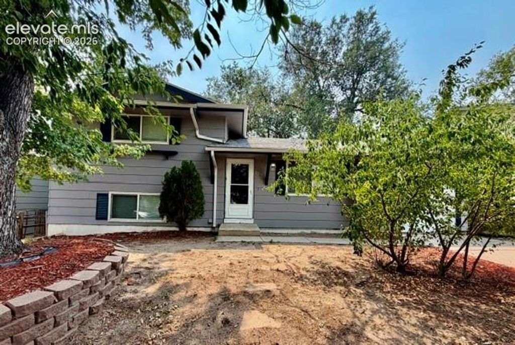 2236 Fernwood Drive, Colorado Springs, CO 80910