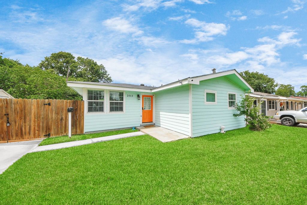 2513 Thomas Avenue, Pasadena, TX 77506