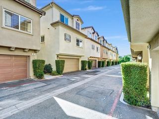 6840 De Celis 31, Lake Balboa, CA 91406
