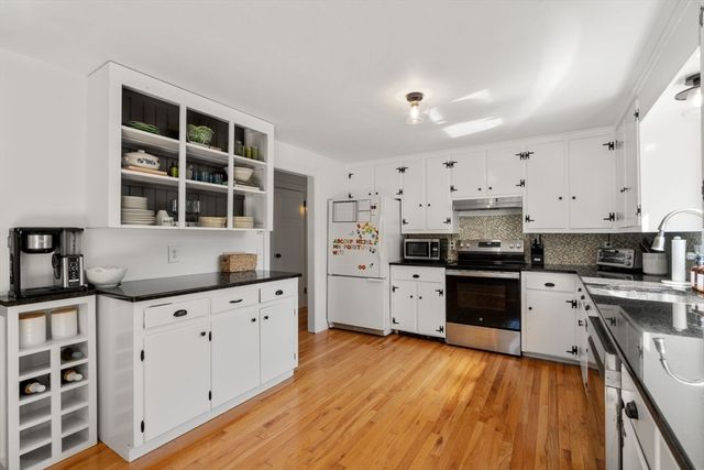 23 Inland Rd, Marion, MA 02738