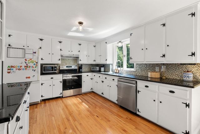 23 Inland Rd, Marion, MA 02738
