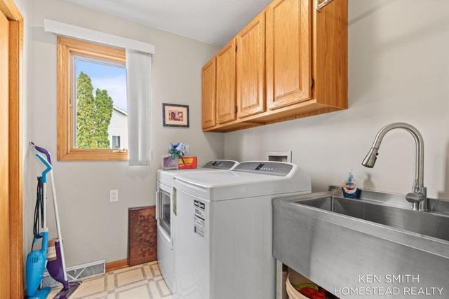 5131 Windybrook Drive, Grandville, MI 49418