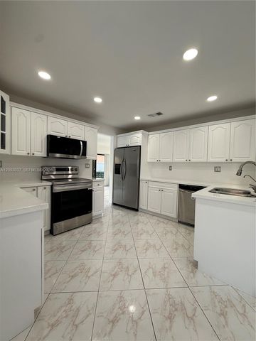 19603 NW 82nd Place, Hialeah, FL 33015