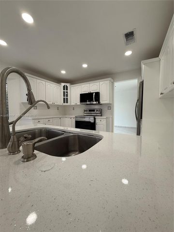 19603 NW 82nd Place, Hialeah, FL 33015