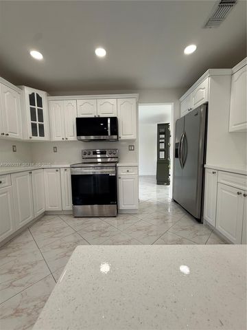 19603 NW 82nd Place, Hialeah, FL 33015
