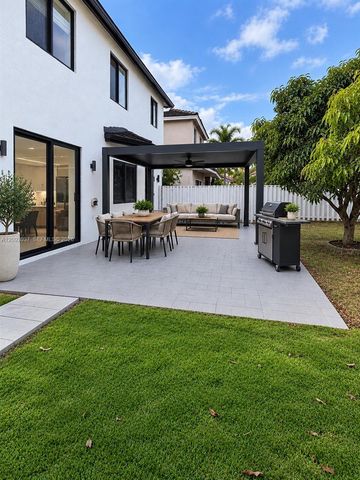19603 NW 82nd Place, Hialeah, FL 33015