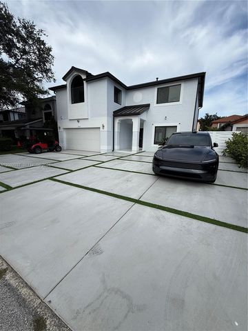 19603 NW 82nd Place, Hialeah, FL 33015