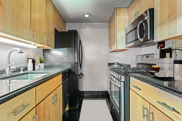 35-20 Leverich Street C342, New York City, NY 11377