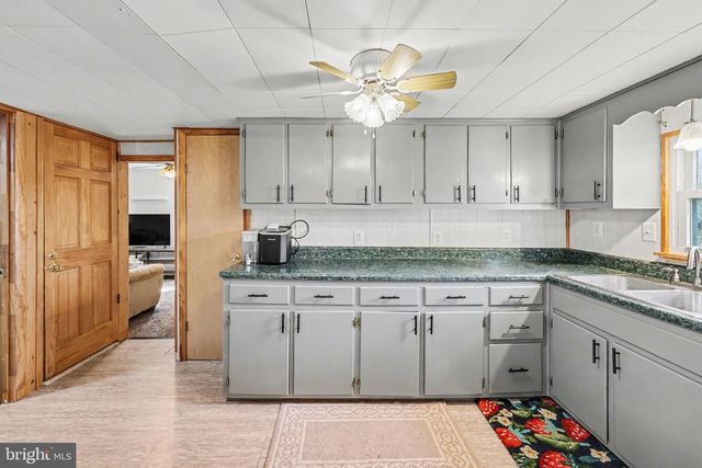 37 MOUNTAIN ST, Mount Holly Springs, PA 17065