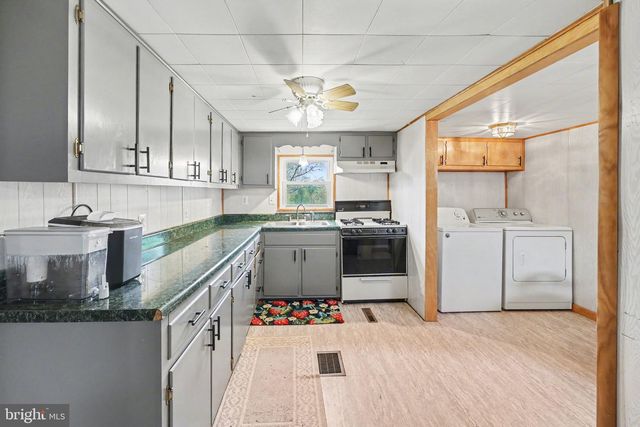 37 MOUNTAIN ST, Mount Holly Springs, PA 17065