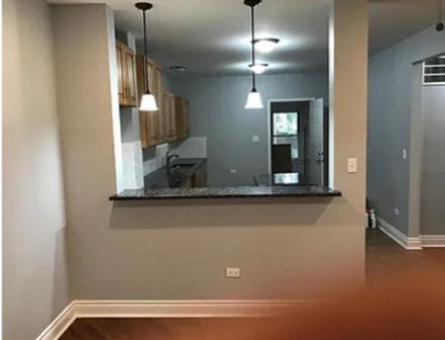 8100 S Houston Avenue, Chicago, IL 60617