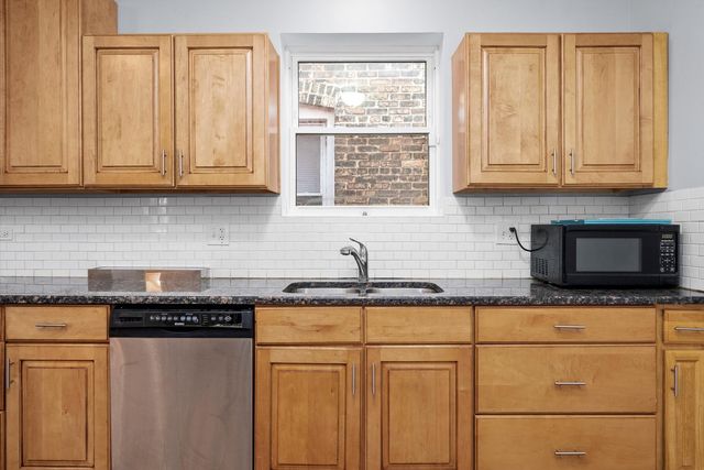 8100 S Houston Avenue, Chicago, IL 60617