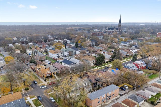 8100 S Houston Avenue, Chicago, IL 60617