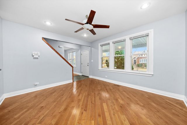 8100 S Houston Avenue, Chicago, IL 60617