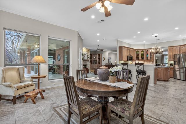 325 Thornhill Circle, Double Oak, TX 75077