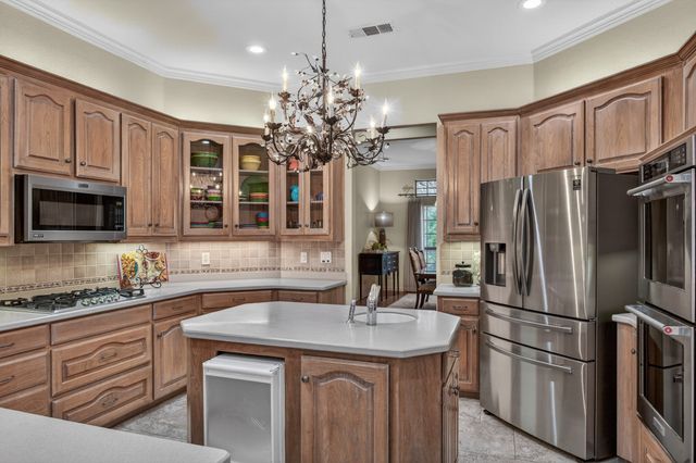 325 Thornhill Circle, Double Oak, TX 75077