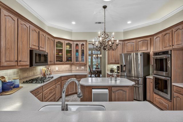 325 Thornhill Circle, Double Oak, TX 75077