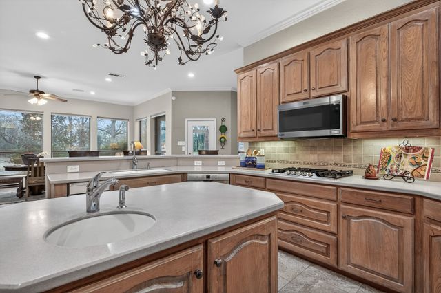 325 Thornhill Circle, Double Oak, TX 75077