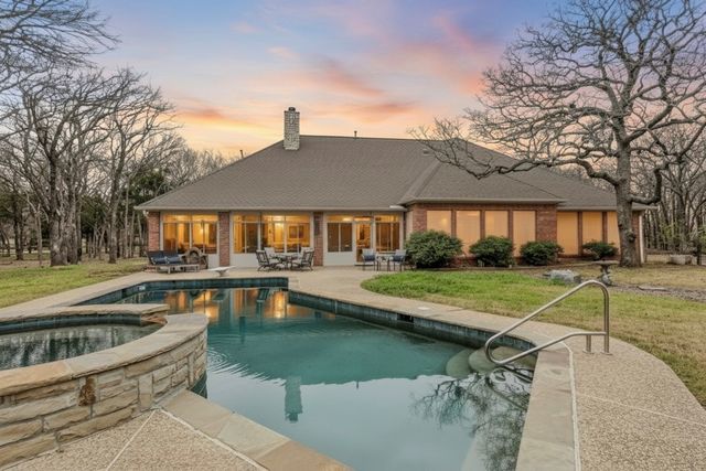 325 Thornhill Circle, Double Oak, TX 75077