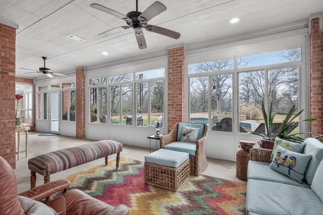 325 Thornhill Circle, Double Oak, TX 75077