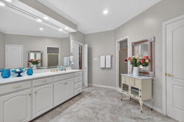 325 Thornhill Circle, Double Oak, TX 75077