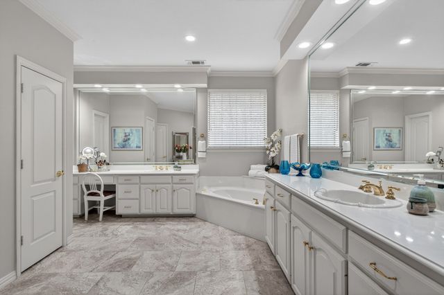 325 Thornhill Circle, Double Oak, TX 75077