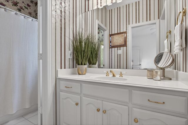 325 Thornhill Circle, Double Oak, TX 75077