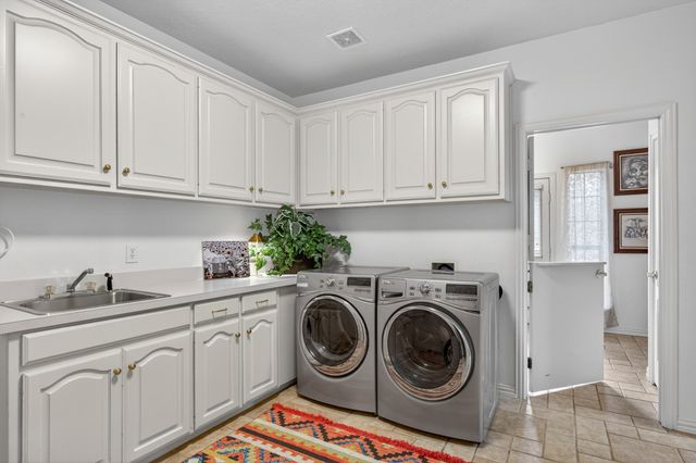 325 Thornhill Circle, Double Oak, TX 75077