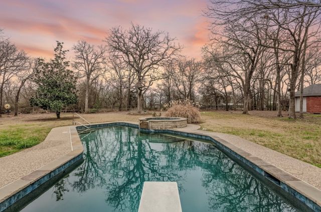 325 Thornhill Circle, Double Oak, TX 75077