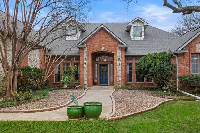 325 Thornhill Circle, Double Oak, TX 75077
