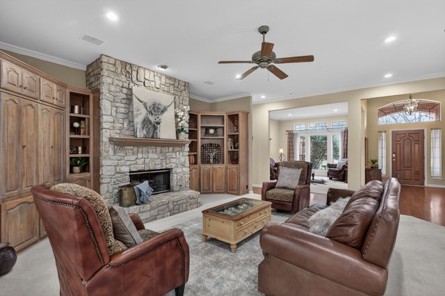 325 Thornhill Circle, Double Oak, TX 75077