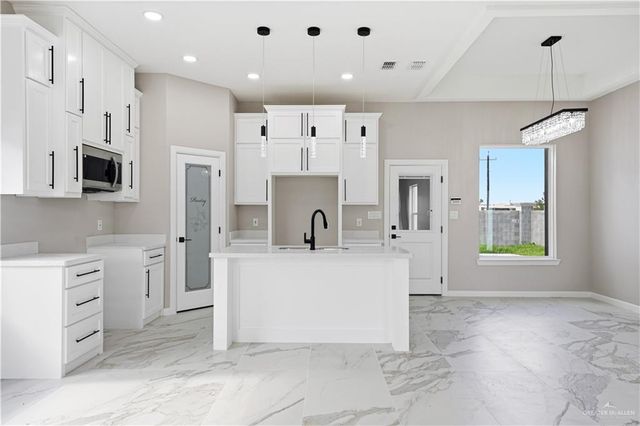 201 Stella Drive, San Juan, TX 78589