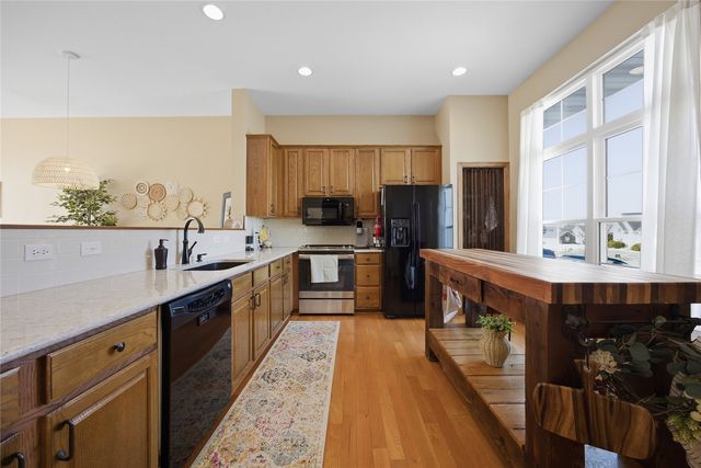 2665 Hunters Ridge Rd, Marion, IA 52302