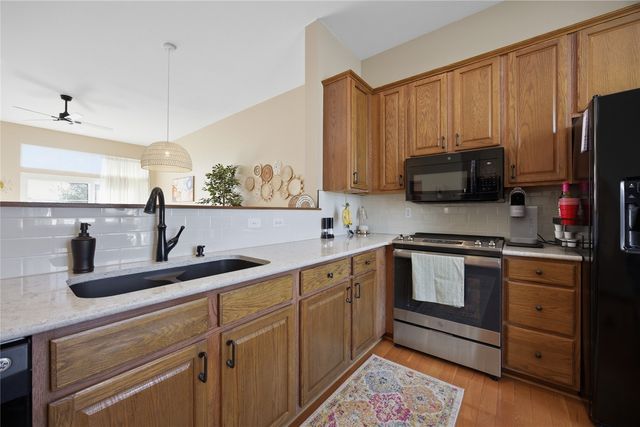 2665 Hunters Ridge Rd, Marion, IA 52302