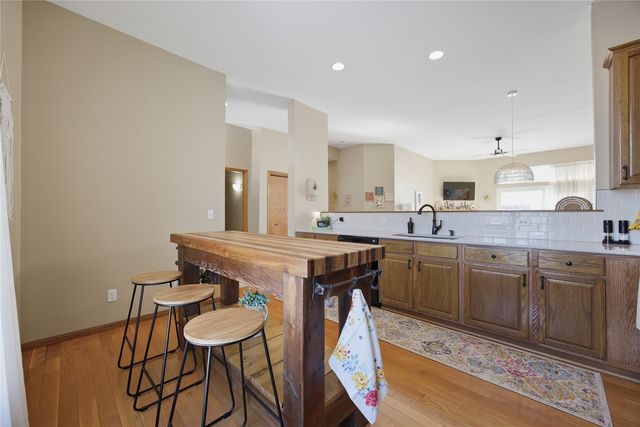 2665 Hunters Ridge Rd, Marion, IA 52302