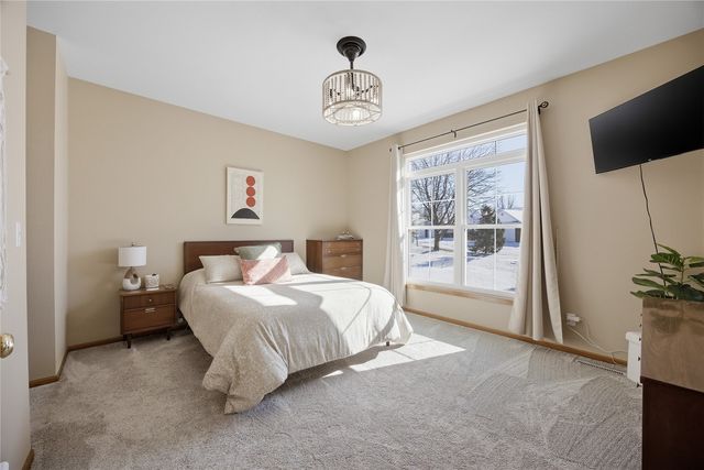 2665 Hunters Ridge Rd, Marion, IA 52302