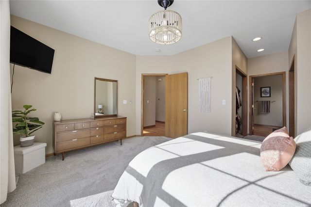 2665 Hunters Ridge Rd, Marion, IA 52302