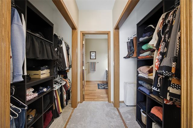 2665 Hunters Ridge Rd, Marion, IA 52302