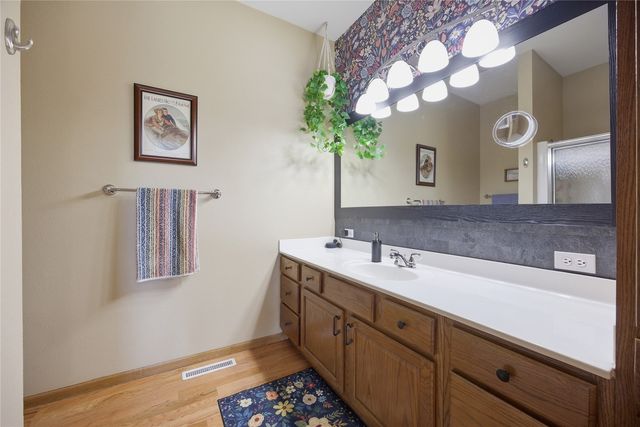 2665 Hunters Ridge Rd, Marion, IA 52302