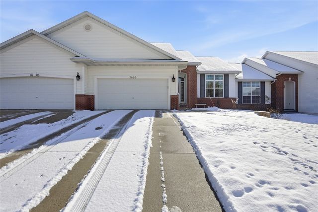 2665 Hunters Ridge Rd, Marion, IA 52302