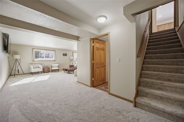 2665 Hunters Ridge Rd, Marion, IA 52302