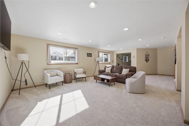 2665 Hunters Ridge Rd, Marion, IA 52302